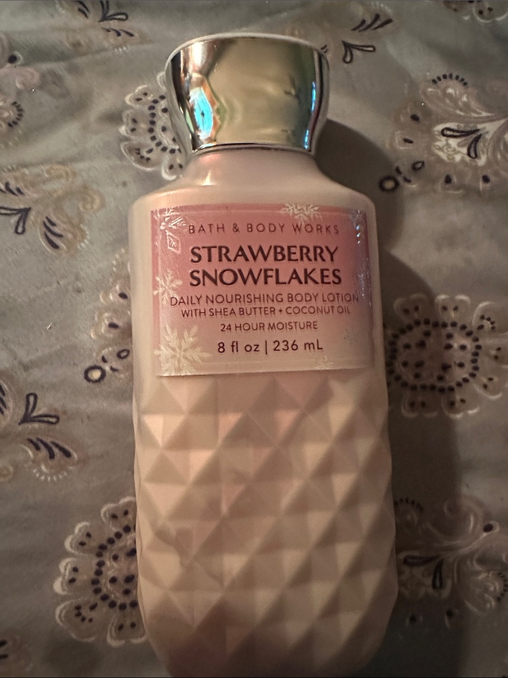 Bath & Body Works Strawberry Snowflakes Lotion - Pink & Silver